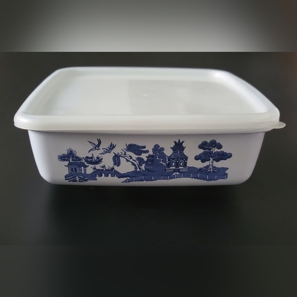 7" Square Blue Willow Metal Baker with Original Plastic Lid by Johnson Brothers - Picture 15 of 16